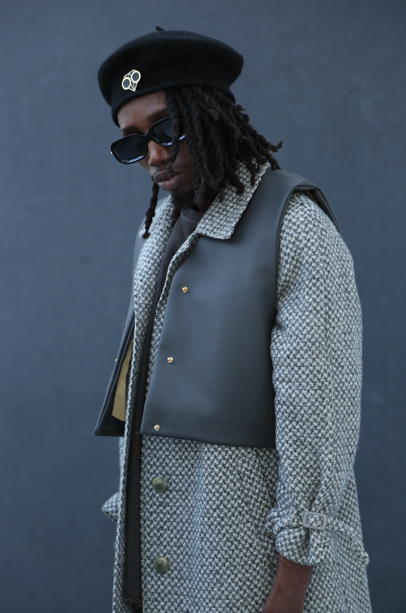 Gilet Charlie Gris de luxe oversize marque française france homme femme classique mixte unisexe de qualité bio haute couture prêt-à-porter streetwear vêtement textile de qualité épais sans manches avec pochette rembourré.