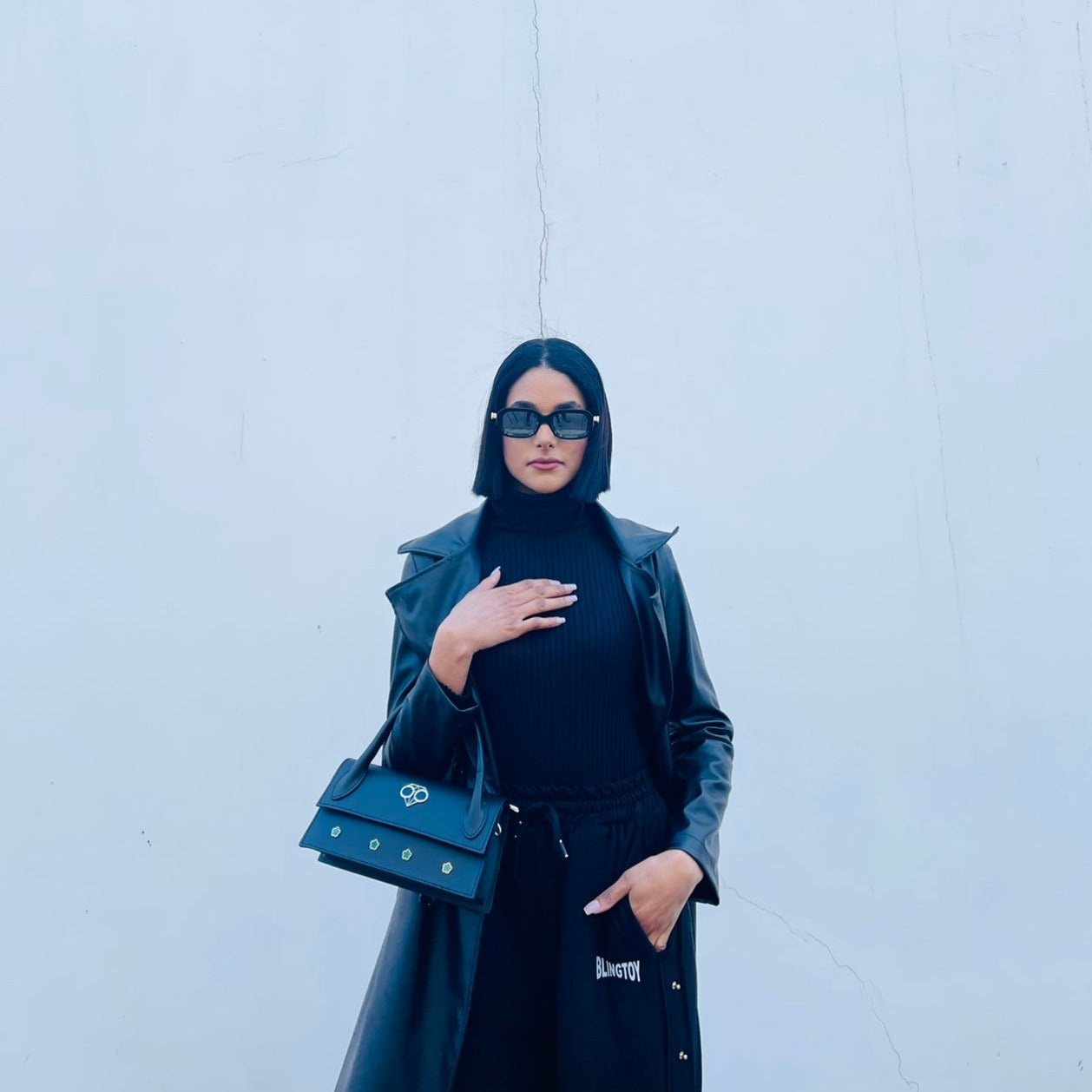 Sac Abadie Love Black Noir de luxe marque française france homme femme classique mixte unisexe de qualité bio haute couture prêt-à-porter streetwear accessoire de qualité épais résistant avec poche rembourré confortable élégant chic raffiné.