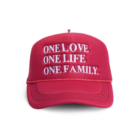 Snapback One Love One Life One Family Rouge de luxe marque française france homme femme classique mixte unisexe de qualité bio haute couture prêt-à-porter streetwear accessoire de qualité légère rembourrée confortable réglable fermeture réglable broderie one love one life one family.
